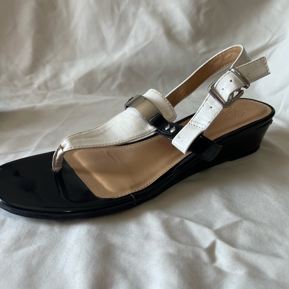 Ladies Sandals - Picture 3 of 4